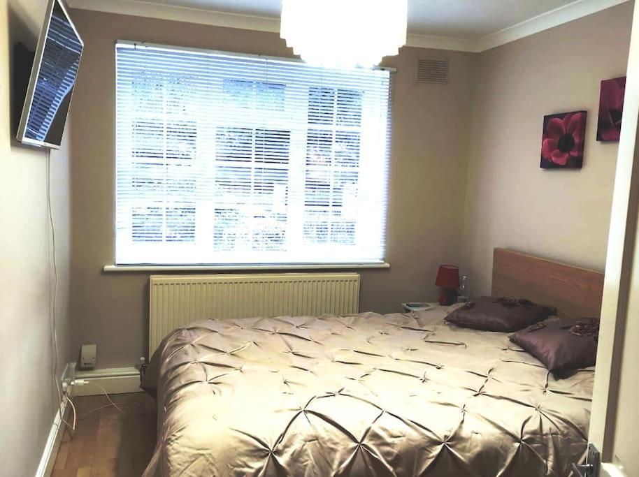 2 Bed Flat Near Station With Parking&Comgarden Apartamento Sutton  Exterior foto