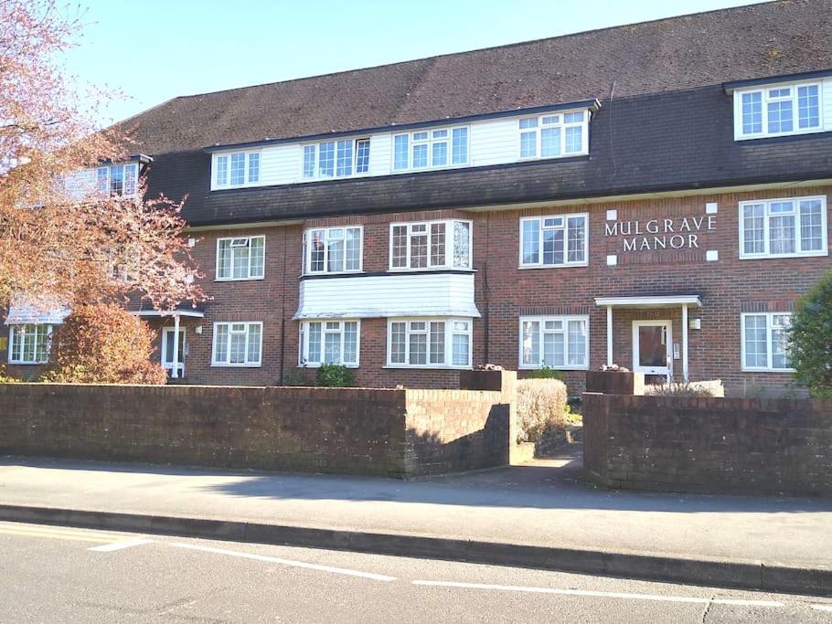 2 Bed Flat Near Station With Parking&Comgarden Apartamento Sutton  Exterior foto