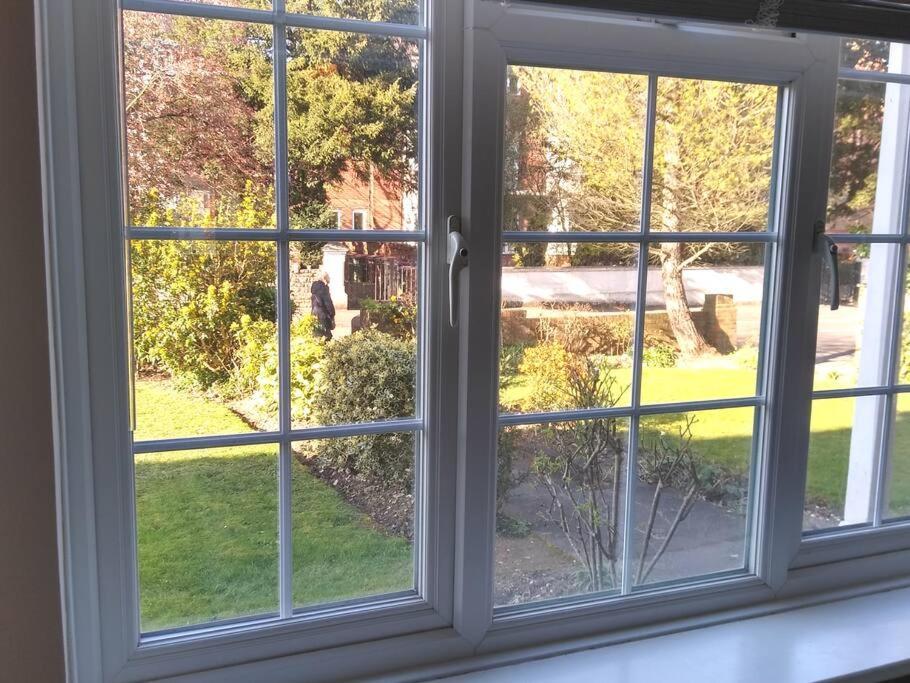 2 Bed Flat Near Station With Parking&Comgarden Apartamento Sutton  Exterior foto