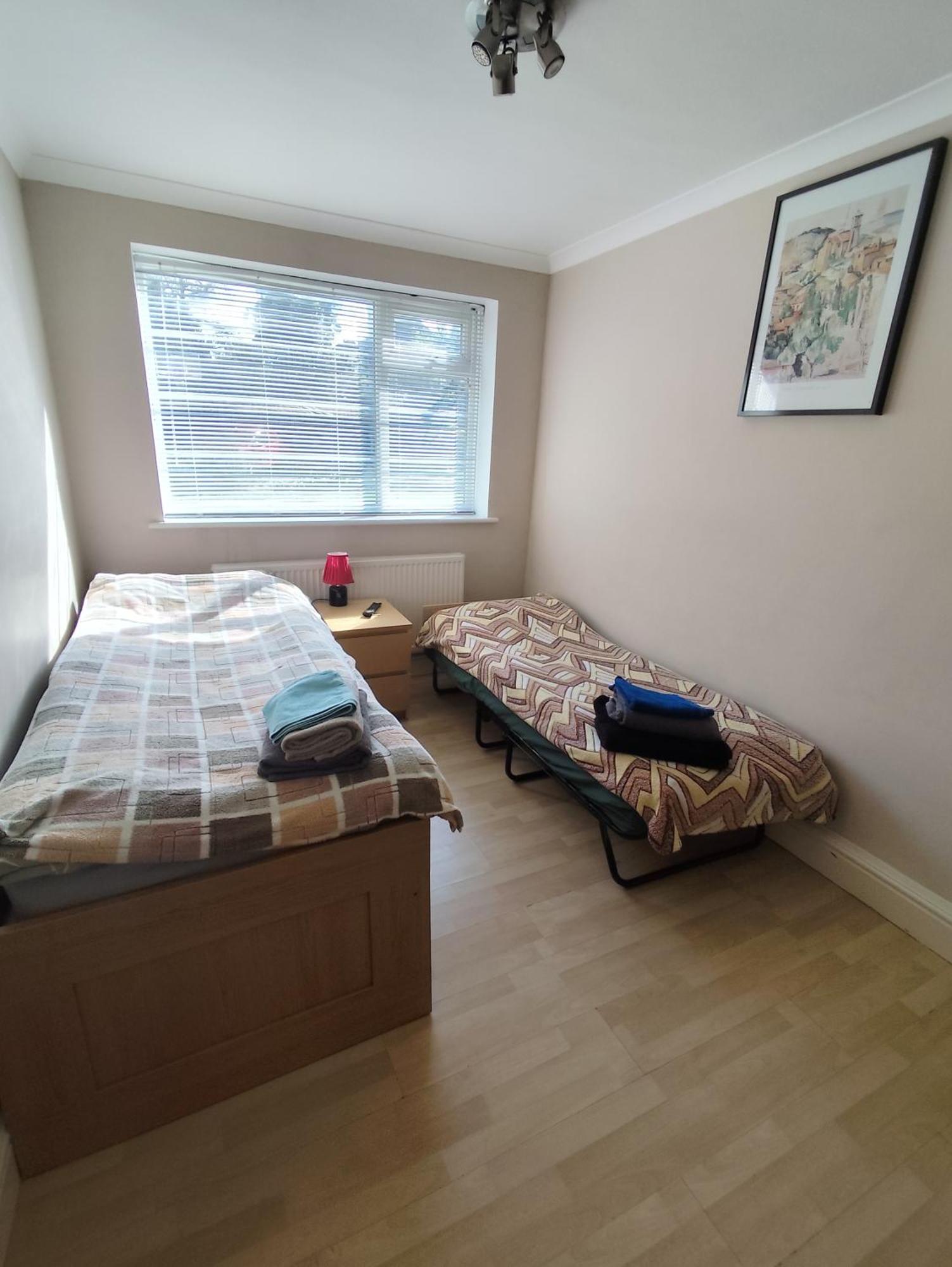 2 Bed Flat Near Station With Parking&Comgarden Apartamento Sutton  Exterior foto