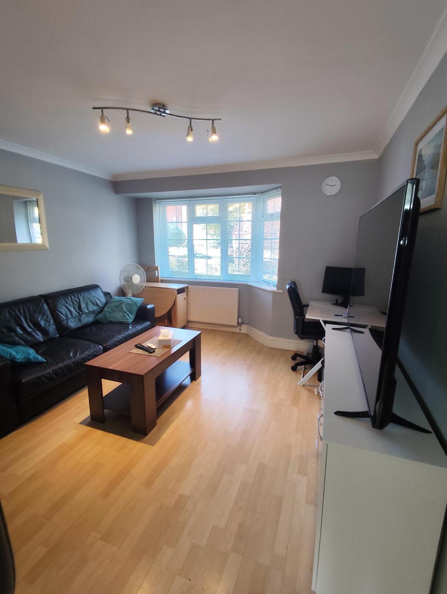 2 Bed Flat Near Station With Parking&Comgarden Apartamento Sutton  Exterior foto
